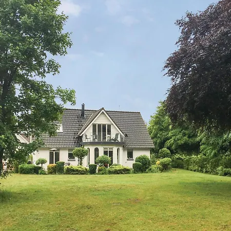 Semesterbostad Four-bedroom Holiday In